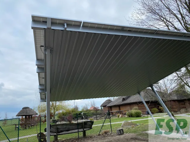 6 ombrières photovoltaïques, puissance 50 kWc, 6 bornes de recharge Wallbox