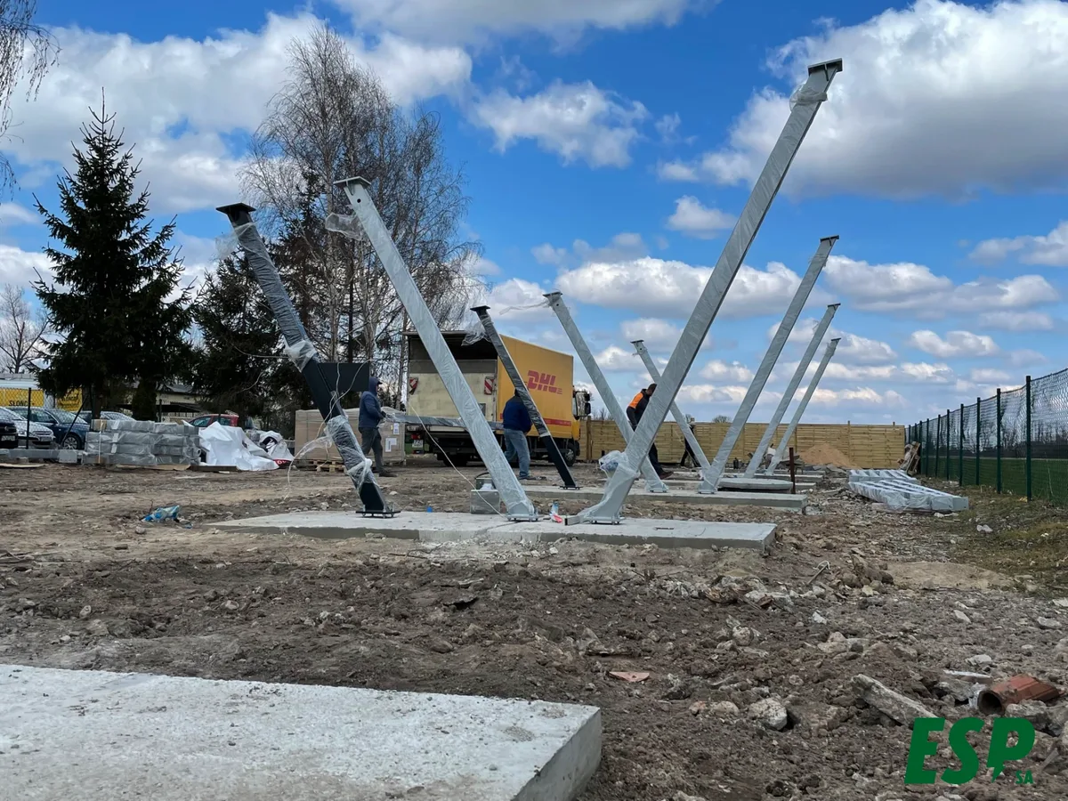 Montage eines Solarcarports, Gniezno - Phase 2
