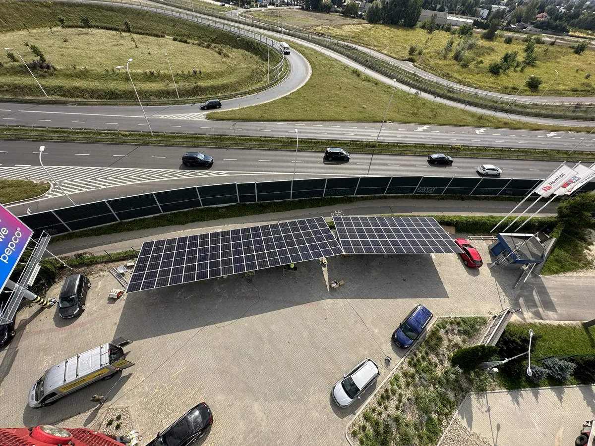 Ombrière photovoltaïque de 10 places à Warszawa