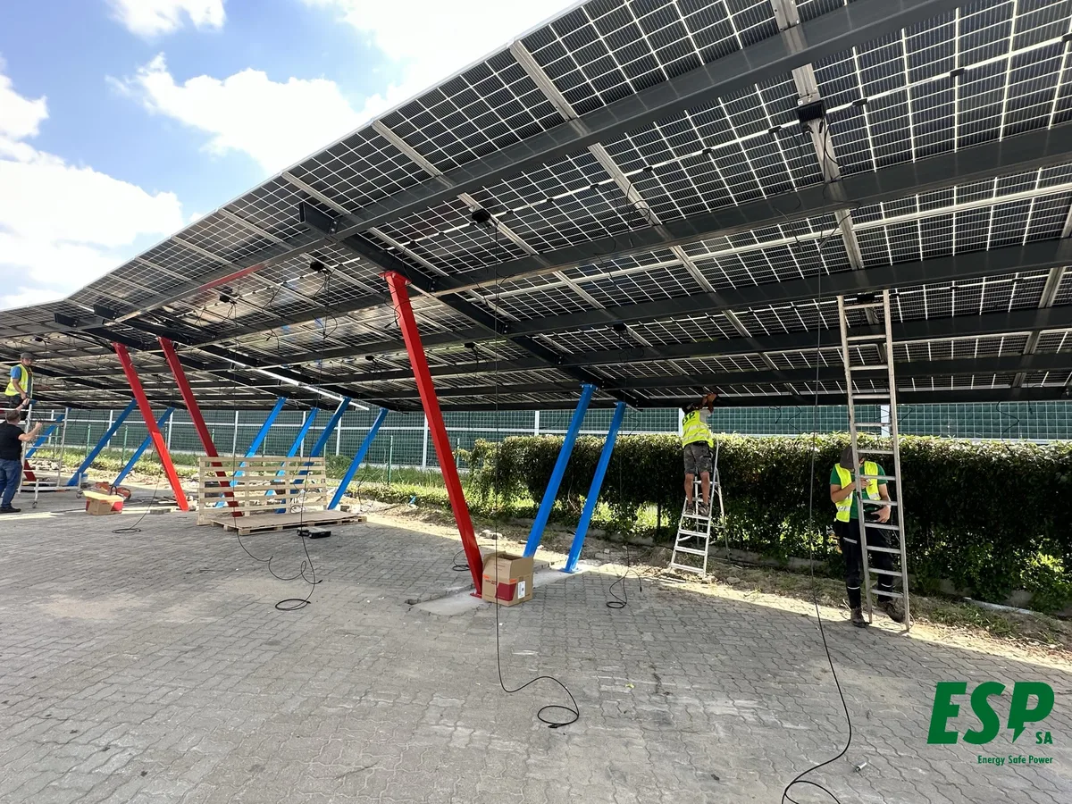 Montage d’une ombrière photovoltaïque, Warszawa Al. Jerozolimskie - étape 2
