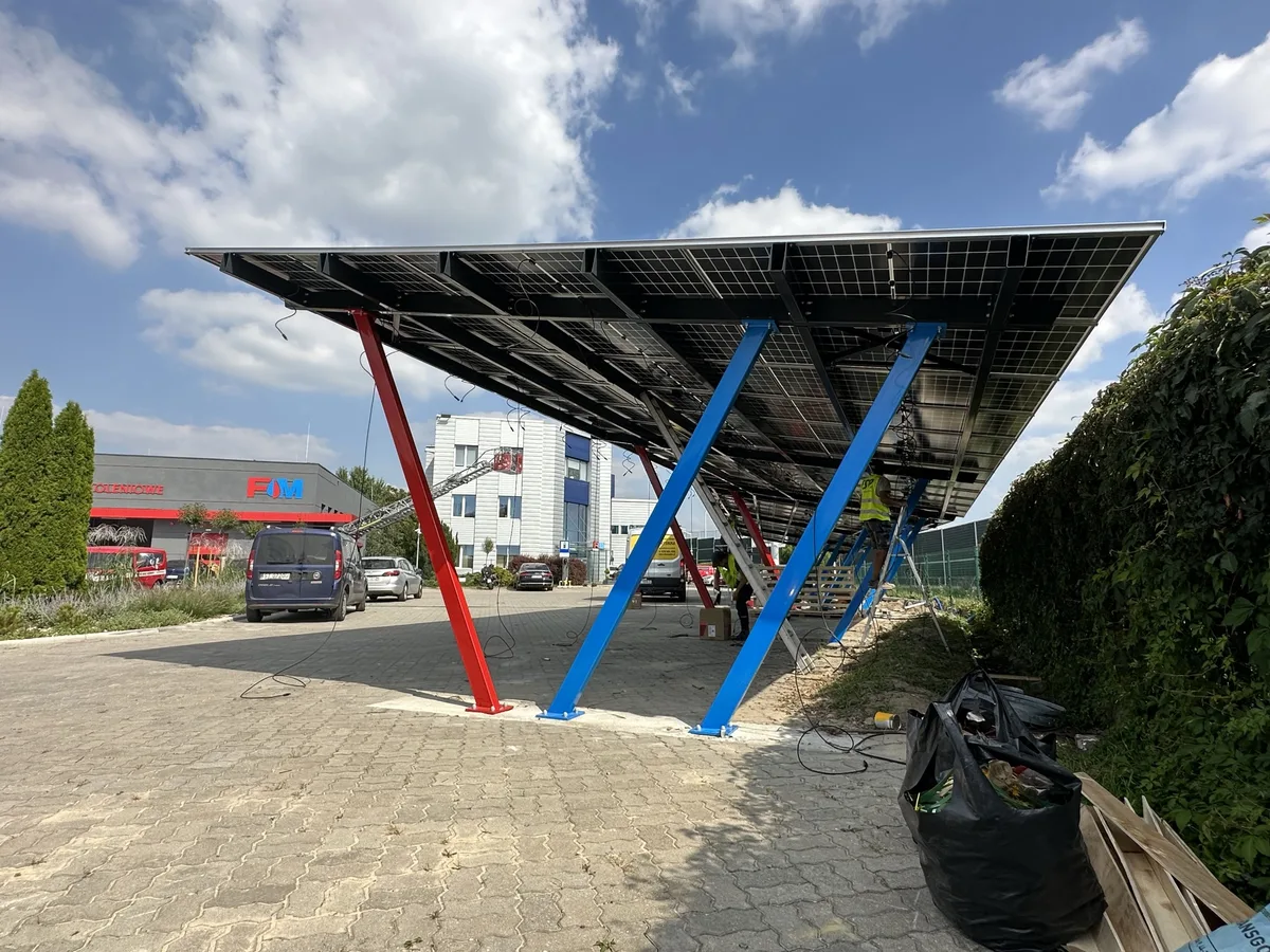 Montage d’une ombrière photovoltaïque, Warszawa Al. Jerozolimskie - étape 6