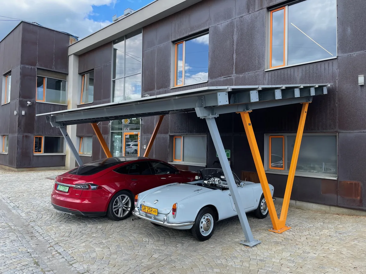Montage eines Solarcarports - Phase 1