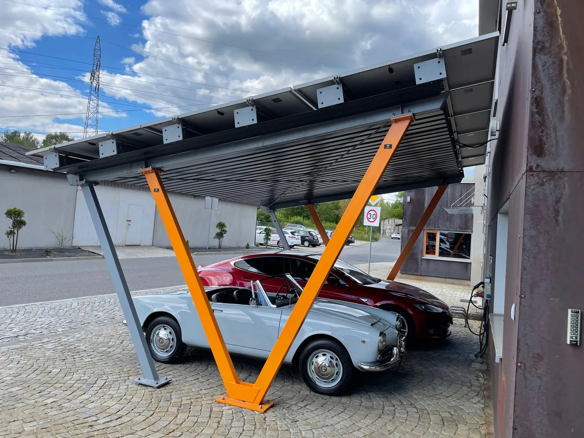 Montage eines Solarcarports - Phase 4