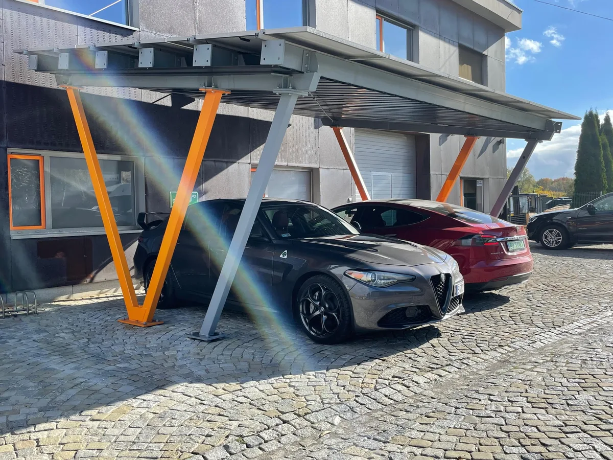 Montage eines Solarcarports - Phase 5