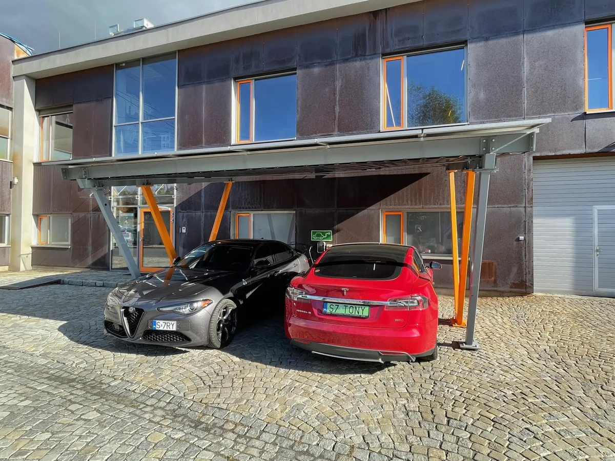 Montage eines Solarcarports - Phase 6