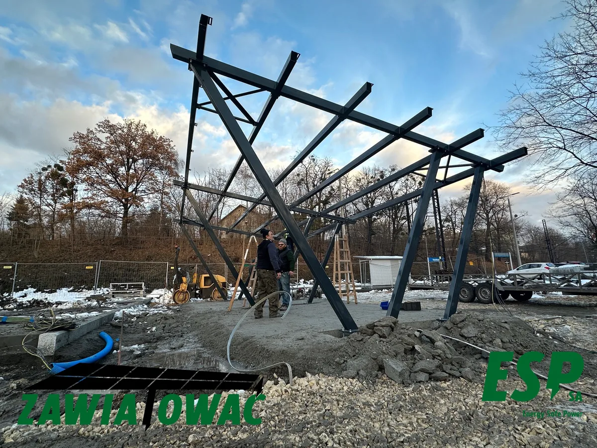 Montage eines Solarcarports, Rydułtowy - centrum przesiadkowe - Phase 1